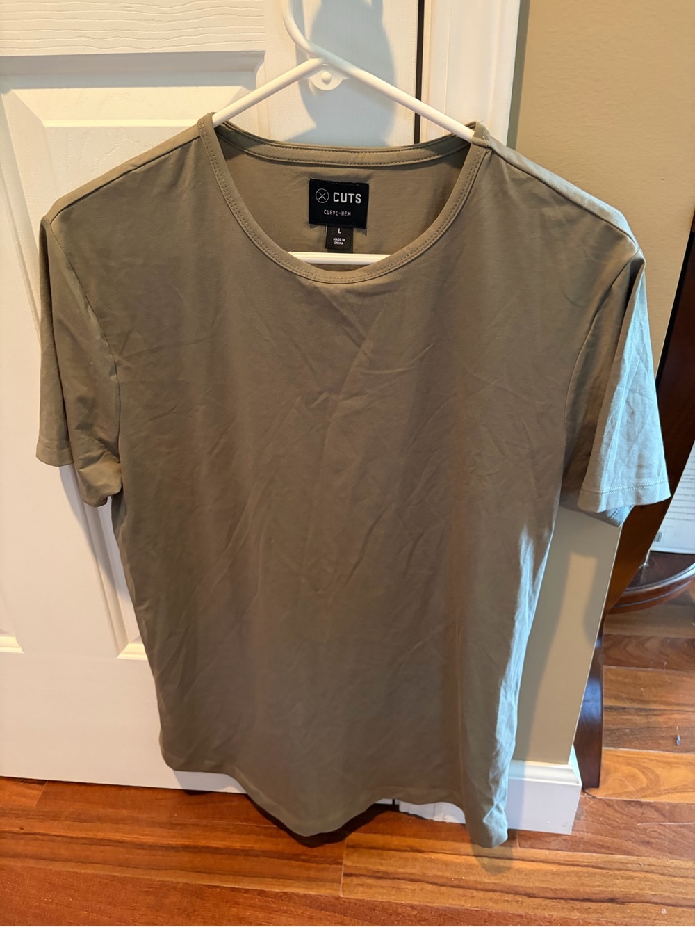 Cuts Clothing Men’s AO Curve Hem Tee - Coyote brown color